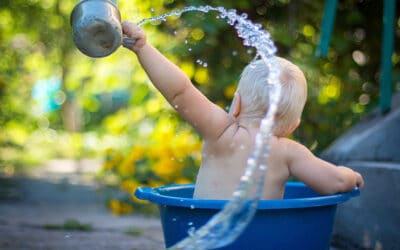 Le bain libre : une nouvelle façon de donner le bain à votre enfant