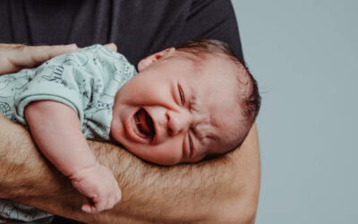 Laisser pleurer bébé pour bien dormir  : info ou intox  ?